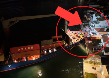 İstanbul Boğazı’nda gemi yalıya metreler kala karaya oturdu