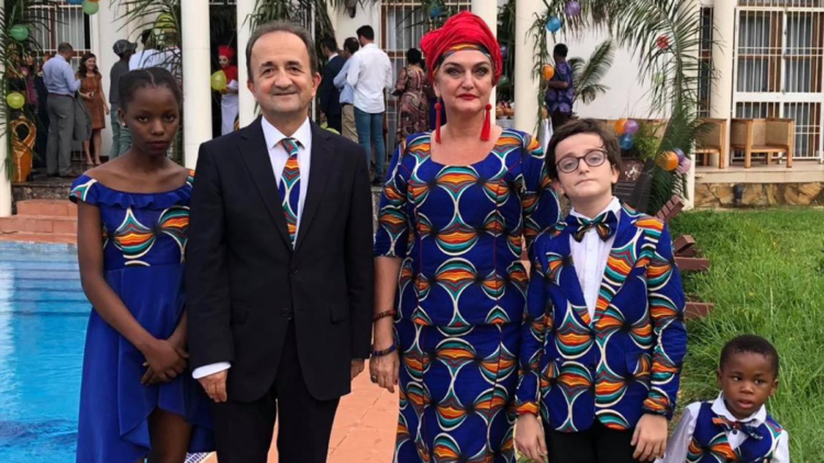 Tanzanyalı çocukların Türk annesi