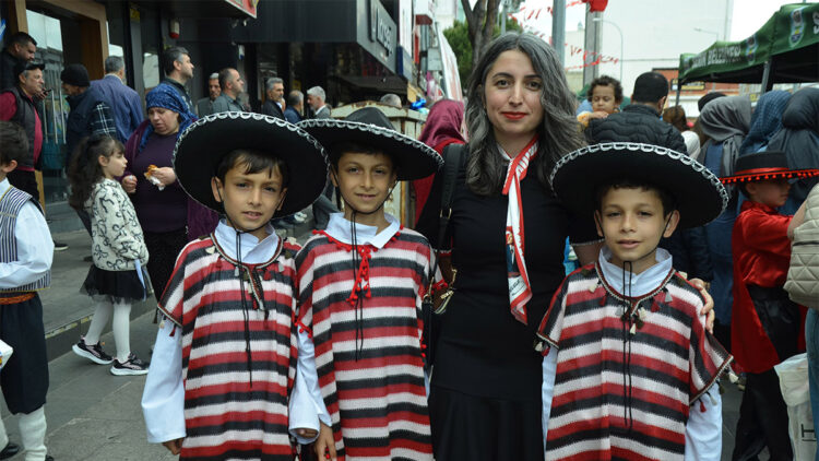 Üçüzler, 23 Nisan kutlamalarında ilgi odağı oldu