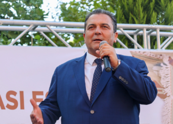 Uşak Eşme Belediyesi'ne operasyon: Belediye Başkanı gözaltına alındı!