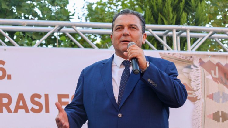 Uşak Eşme Belediyesi'ne operasyon: Belediye Başkanı gözaltına alındı!