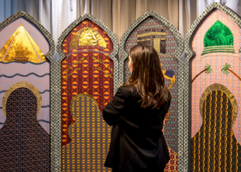 YEE Çağdaş Türk Sanatı Yaz Okulu’na katılan küratör Katie Bone, Londra’da ‘SADĀ’ sergisini açtı