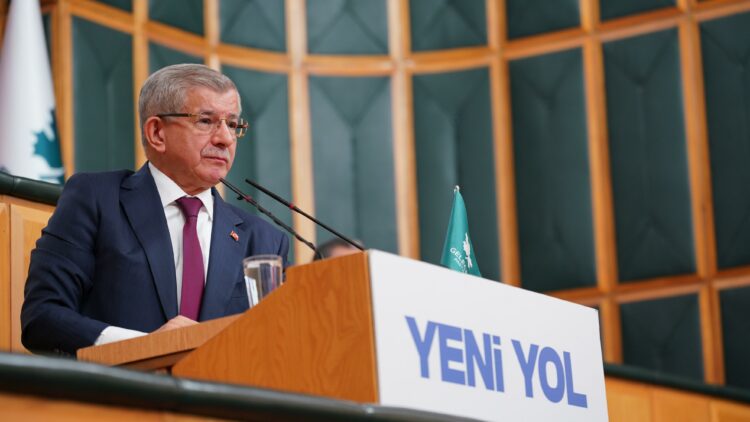Ahmet Davutoğlu’ndan okullardaki şiddete sert tepki; Bunlar en sarsıcı alarm işaretleridir!