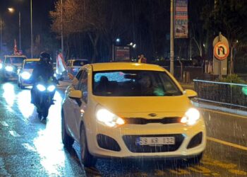 Tekirdağ'da yağmur altında milli sevinç kutlaması