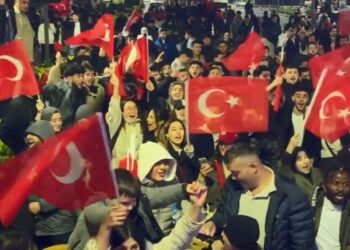 ‘Bizim Çocuklar’ın başarısı Trabzon’da horon ve kolbastı oynayarak kutlandı