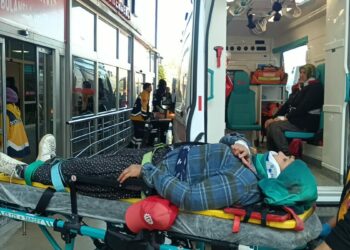 Adana'da tarım işçilerini taşıyan minibüs devrildi; 17 yaralı