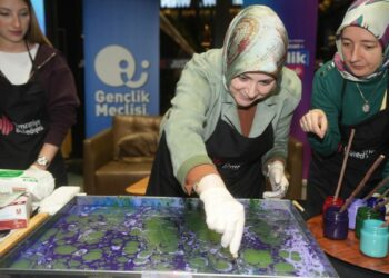 Ak Parti Genel Merkez Kadın Kolları Başkanı Ercan, Ümraniye’de gençlerle buluştu