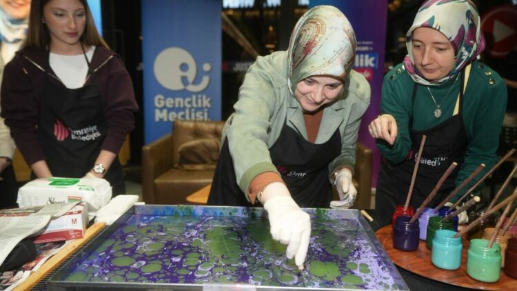 Ak Parti Genel Merkez Kadın Kolları Başkanı Ercan, Ümraniye’de gençlerle buluştu