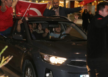 Milli takımın galibiyeti Antalya'da coşkuyla kutlandı