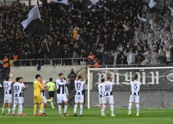 Altay'dan tribün harekatı