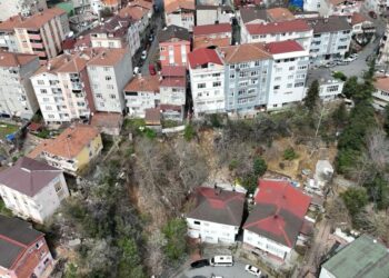 Sarıyer'de toprak kayması sonrası tahliye: Göçebe hayatına döndük