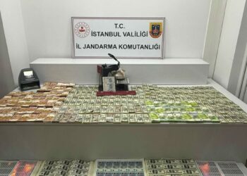 Esenler'de sahte para operasyonu: 3 gözaltı