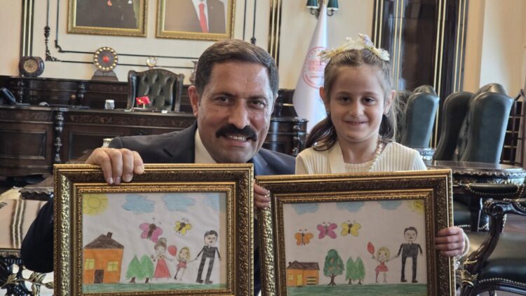 Depremde ailesini kaybeden Zeynep, protez bacağıyla hayata tutundu