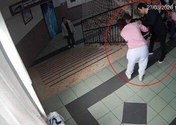 Nefes borusuna şeker kaçan öğrenciyi okul müdürü kurtardı; olay kamerada