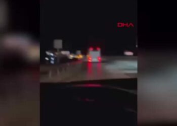D-650’de 3 TIR’ın çarpıştığı kazada kilometrelerce araç kuyruğu oluştu / Haber eklendi