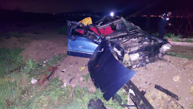 Manisa’da otomobil şarampole devrildi: 1 ölü, 1 yaralı