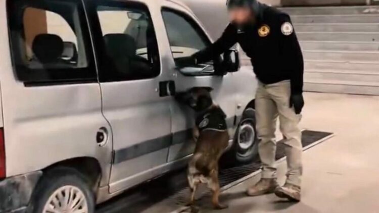 Direksiyon aksamına zulalanmış 762 gram skunk ele geçirildi