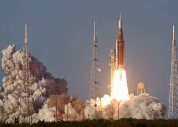 NASA, 54 yıl sonra Ay’a insanlı uçuşu başlattı