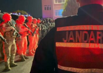 İzmir merkezli 3 ilde DEAŞ operasyonu: 9 gözaltı