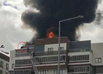 8 katlı apartmandaki yangında mahsur kalan 2 kişi kurtarıldı; o anlar kamerada