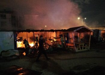 İşçilerin kaldığı konteynerler alev aldı