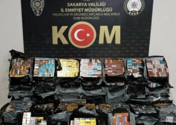 Araçta binlerce kaçak elektronik sigara tütünü ele geçirildi
