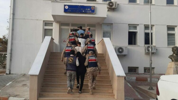 Şanlıurfa'da göçmen kaçakçılığı operasyonu; 18 gözaltı