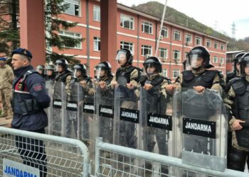 Zonguldak’taki gergin meclis birleşimi CHP’liler katılmadan yapıldı