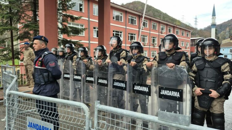 Zonguldak’taki gergin meclis birleşimi CHP’liler katılmadan yapıldı