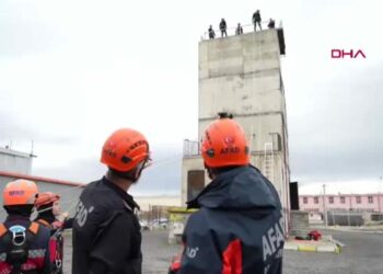 AFAD’dan öğrencilere, kayadan düşme ve yaralanmalara müdahale eğitimi verildi