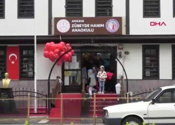 Anaokulu öğrencileri ve otizmli çocuklar balonlarla farkındalık oluşturdu
