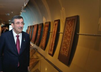 Cumhurbaşkanı Yardımcısı Yılmaz’dan Azerbaycan Ulusal Halı Müzesi'ne ziyaret