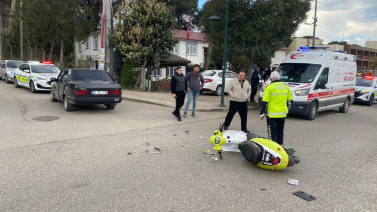 Otomobil ile motosiklet çarpıştı: 4 yaralı