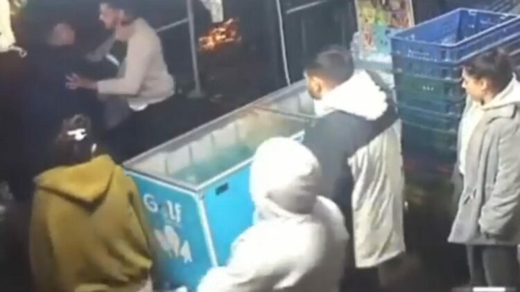 Tekirdağ'da bakkal dükkanında bıçaklı kavga kamerada; 1 ölü