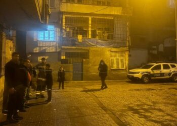 Diyarbakır'da kolonlarından ses gelen apartman tahliye edildi