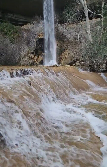 Kuruyan şelaleler coştu, seyirlik görüntüler oluştu