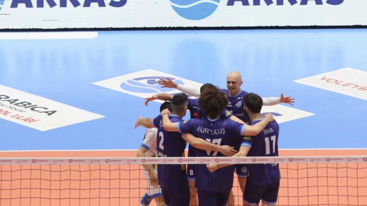 Arkas Spor final için sahada