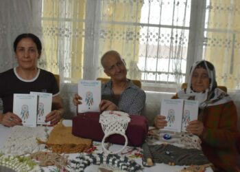 Kanserle mücadele eden serebral palsili Nevim, şiirle hayata tutundu