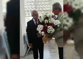Osmaniye’de 43 yıllık öğretmen alkışlarla emekli oldu