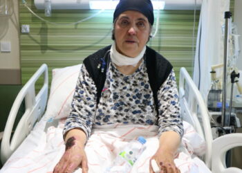 Kızı 'Melek'i yangında kaybedip evsiz kalan anne, hayata tutunmaya çalışıyor