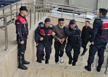 Eşini ve kayınvalidesini öldüren sanığın oğlu: Bizi evden atıyordu, bir kere babalık yapmadı