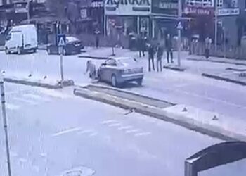 Otomobilin yayaya çarptığı kaza kamerada