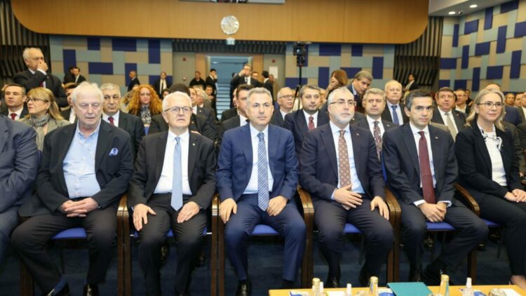 Kamu ve işveren, istişare için İZTO'da buluştu