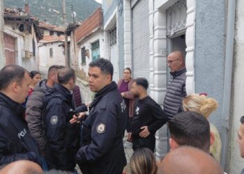 Eski eşinin birlikte yaşadığı ileri sürülen kişi tarafından bıçaklandı