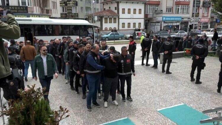 Çorumda 'sazan sarmalı' operasyonu: 21 tutuklama