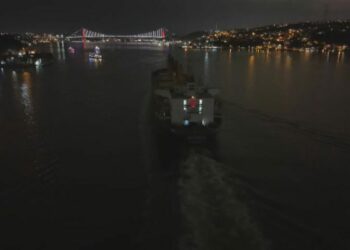 İstanbul Boğazı'nda gemi arızası; trafik çift yönlü askıya alındı