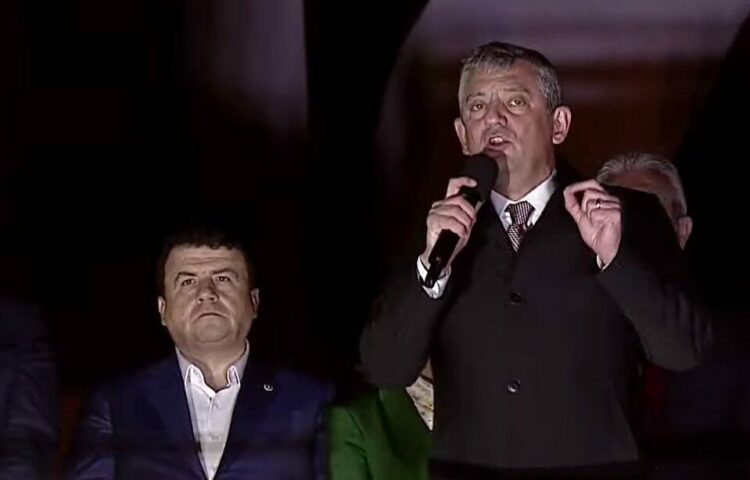 Özgür Özel:  Bozbey, Aydın’daki sözde topuklu, topuklayan efe gibi AK Parti’ye sığınmadığı için gözaltında