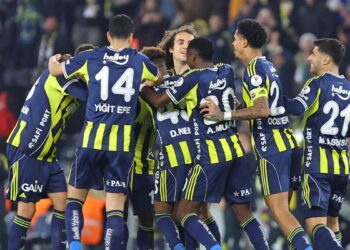 Fenerbahçe, Beşiktaş derbisini kayıpsız geçmek istiyor