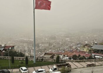 Hatay'da toz taşınımı etkisini sürdürüyor