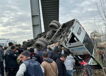 Ankara'da özel halk otobüsü, üst geçidin ayağına çarptı: 4 ölü, 13 yaralı